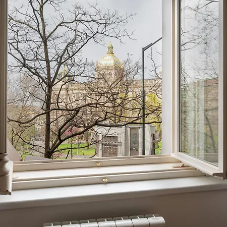 Museum View Apt By Seeuprague 아파트
